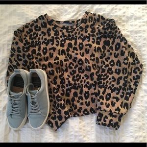 Leopard print cropped sweatshirt